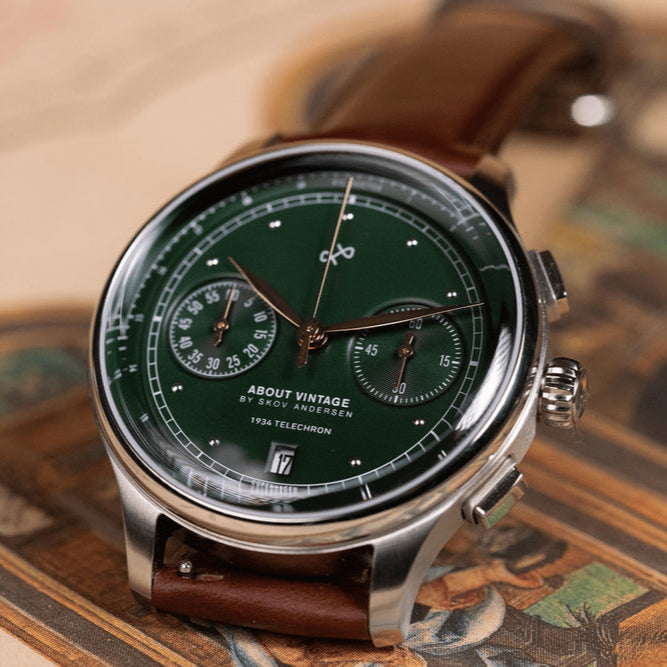 About Vintage 1934 Telechron, Steel / Green