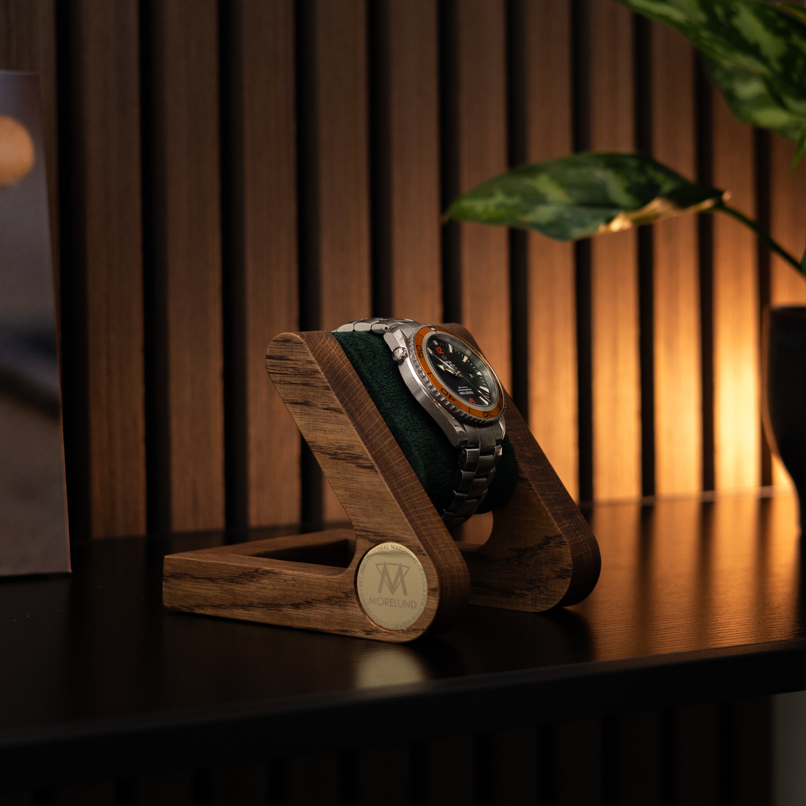 Morelund Watch Stand - Dark Oak - Navy Blue