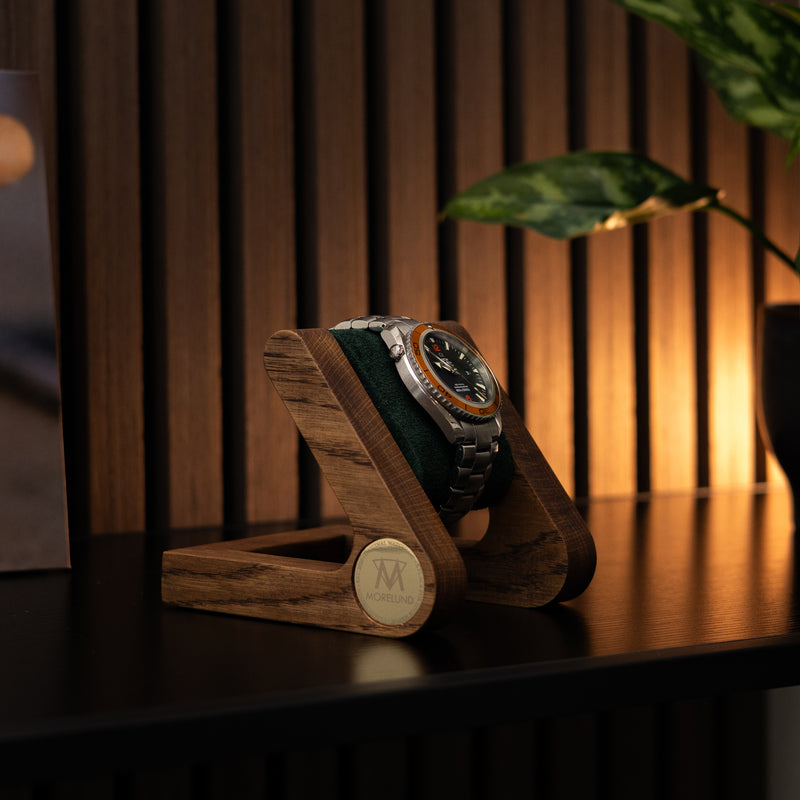 Morelund Watch Stand - Dark Oak - Blue