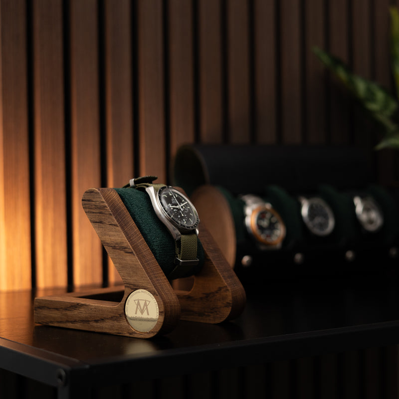 Morelund Watch Stand - Dark Oak - Blue