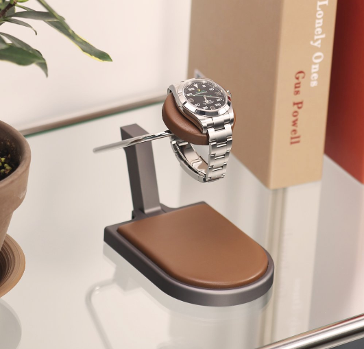 AUBLIQ Watch Stand Dark Grey Brown