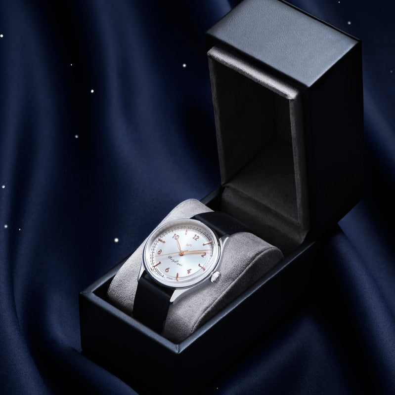 About Vintage Mechanical 1968, Steel / White