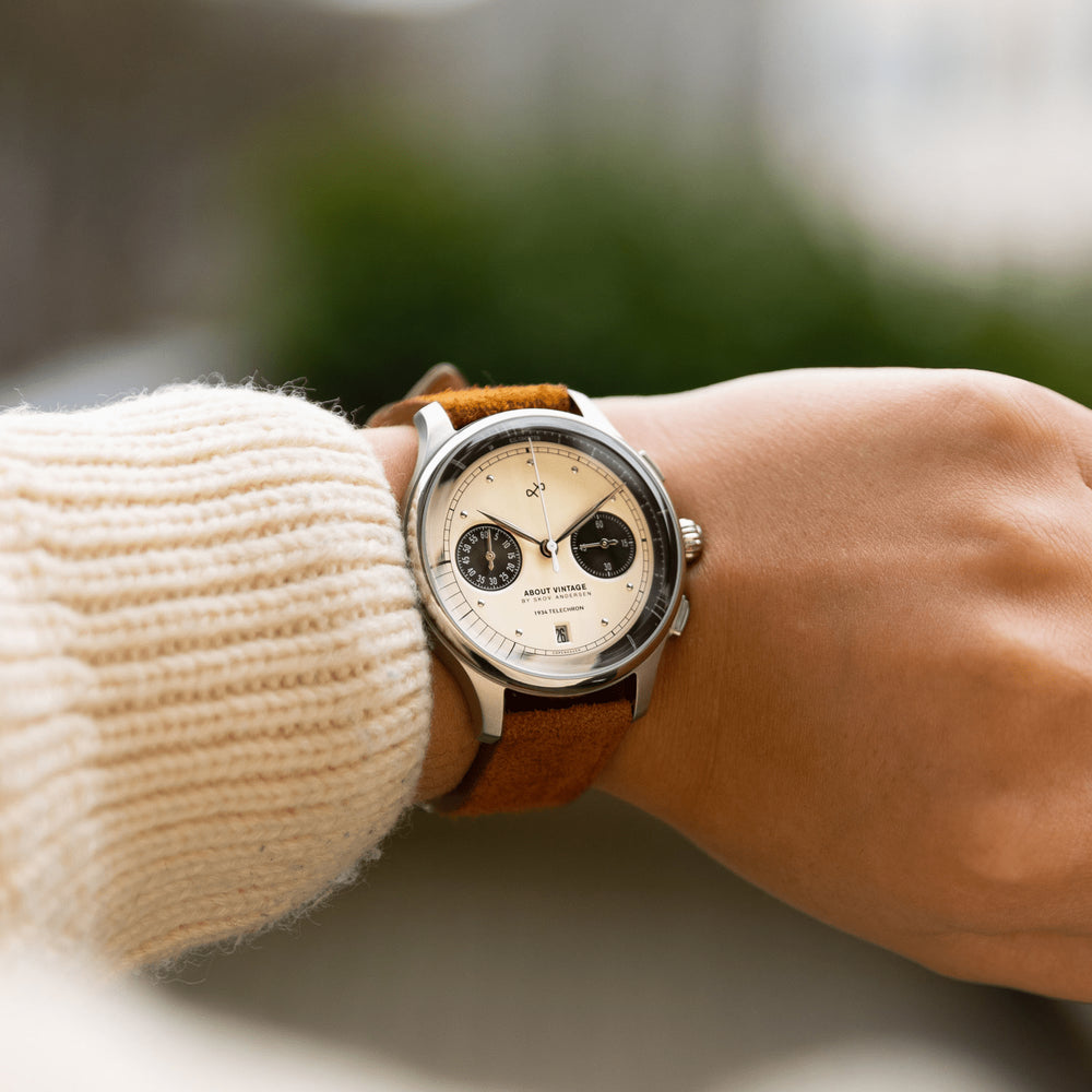 About Vintage 1934 Telechron, Steel / White & Black