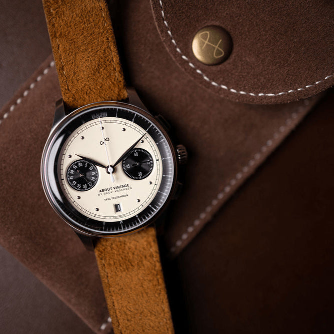 About Vintage 1934 Telechron, Steel / White & Black