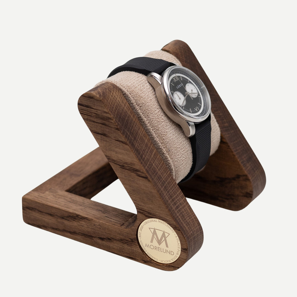 Morelund Watch Stand - Dark Oak - Sand