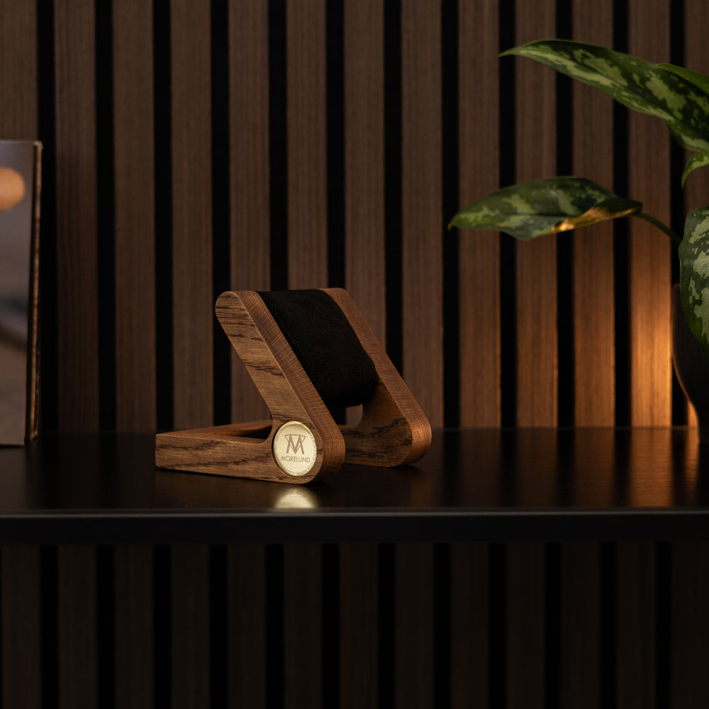 Morelund Watch Stand - Dark Oak - Orange