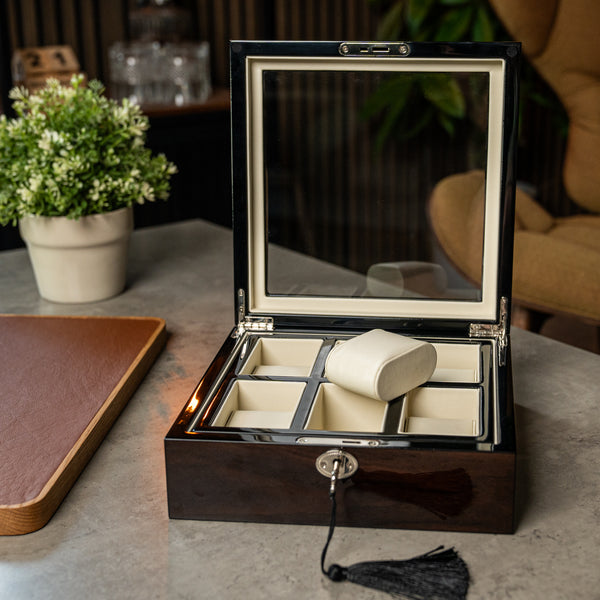 watch box in Lacquerred wood